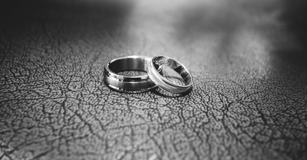 découvrez l'univers fascinant du mariage : conseils pour organiser le jour parfait, tendances en matière de mode nuptiale, idées de décoration et inspirations pour faire de votre union un moment inoubliable.
