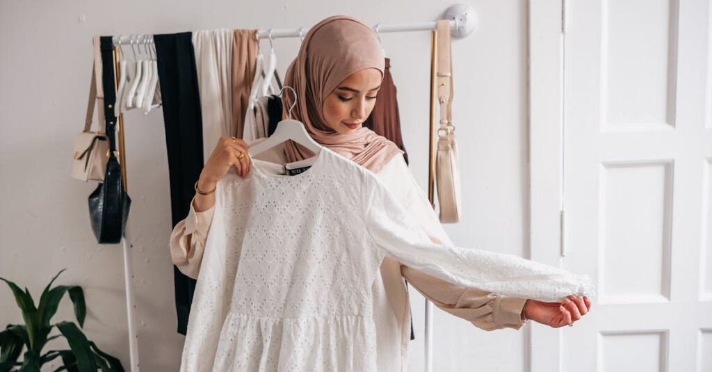 découvrez les dernières tendances de la mode musulmane : styles modernes, conseils d'habillement pudique, tenues hijab élégantes et astuces pour allier foi et élégance au quotidien.