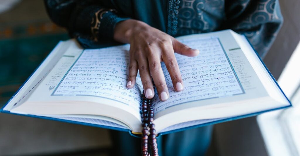 Abaya, kimono, khimar : lexique de la mode musulmane découvrez les dernières tendances de la mode musulmane alliant élégance, modestie et modernité pour toutes les occasions.